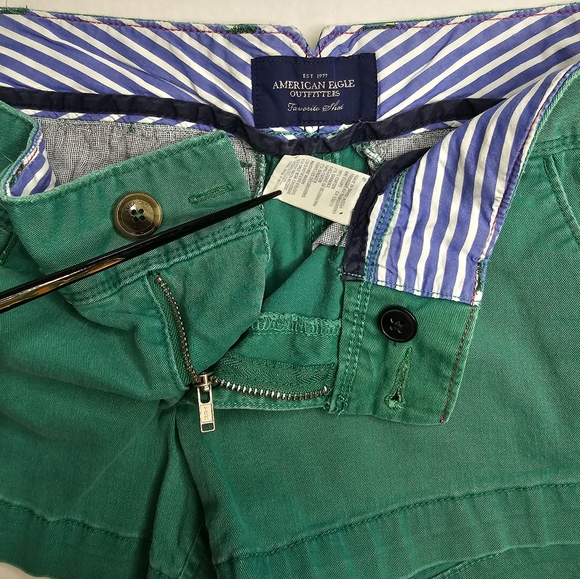 AMERICAN EAGLE Green Shorty Shorts Stretch Size 2 - Picture 3 of 4